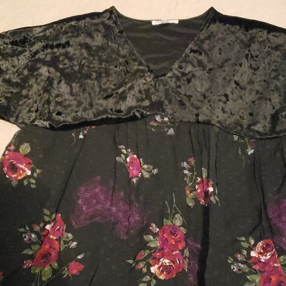 DR2 Daniel Rainn Tops - Dr2 (Daniel Rainn) Black Velvet Mixed Floral Top